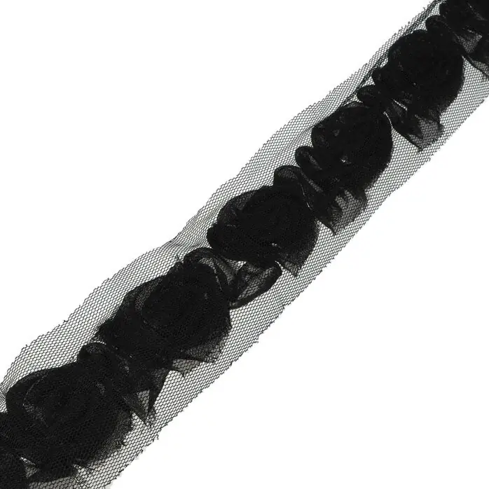 Taśma ozdobna tiulowa 55mm z różami kolor czarny 4.8mb